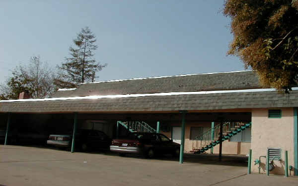 Lockeford Arms in Lockeford, CA - Building Photo