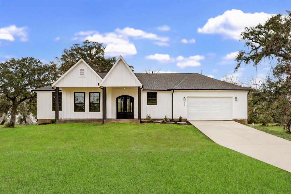 461 Rancho Chico Trail in Angleton, TX - Building Photo