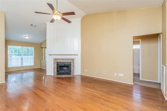 100 Juniper Dr in Arlington, TX - Foto de edificio - Building Photo