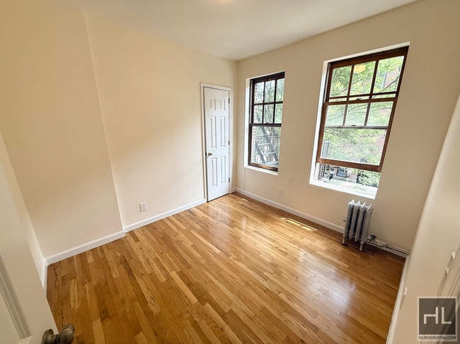 207-209-209 W 11th St