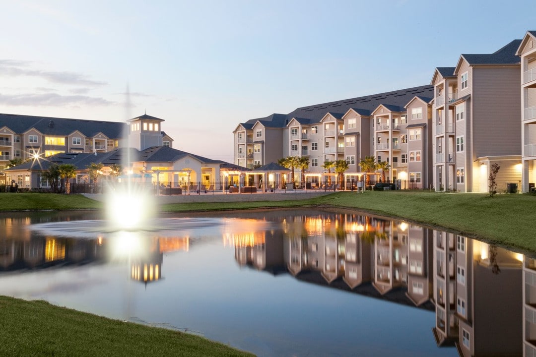 Century Avenues in Lakeland, FL - Foto de edificio