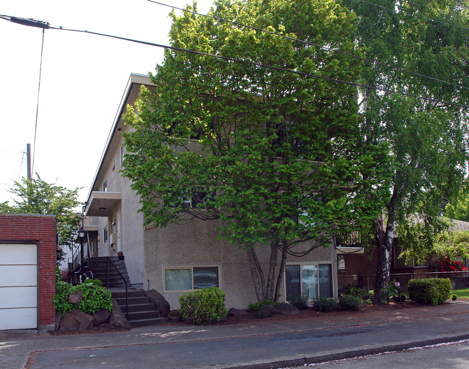 8356 13th Ave in Seattle, WA - Foto de edificio