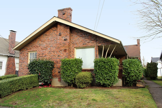 property at 5112-5116 NE 32nd Ave