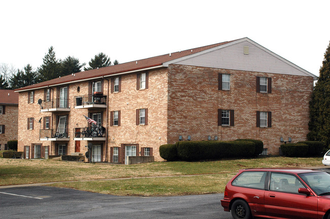 Creston Apartments in Camp Hill, PA - Foto de edificio - Building Photo