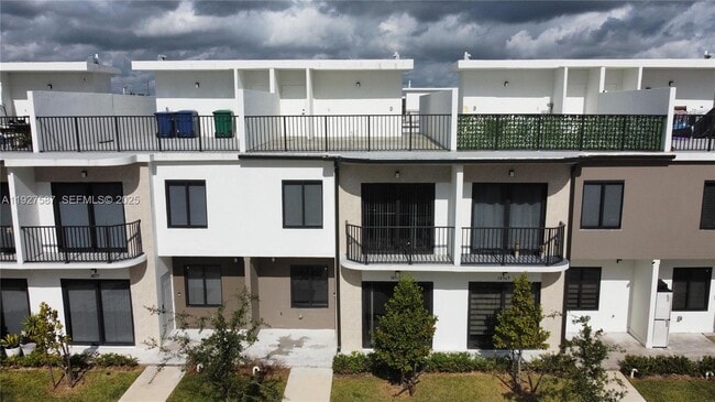 14573 SW 261st Terrace in Princeton, FL - Building Photo - Building Photo