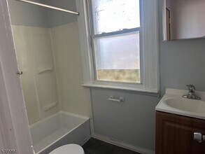 98 Elm St, Unit 1 in Montclair, NJ - Building Photo - Building Photo