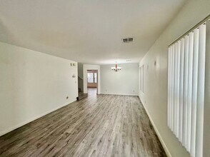 9502 Vast Valley Ave in Las Vegas, NV - Building Photo - Building Photo