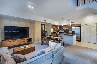 888 Douglas Rd in Coral Gables, FL - Building Photo - Building Photo