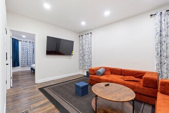 92 Stuyvesant Ave-Unit -1 in Jersey City, NJ - Building Photo - Building Photo