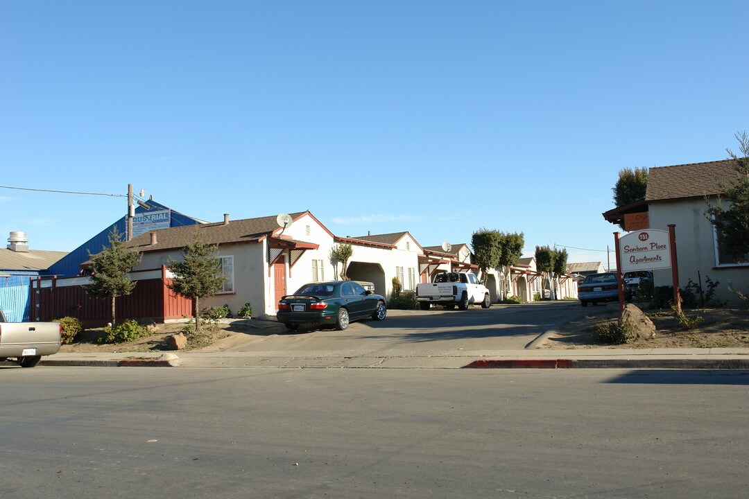 Sanborn Place Apartments in Salinas, CA - Foto de edificio