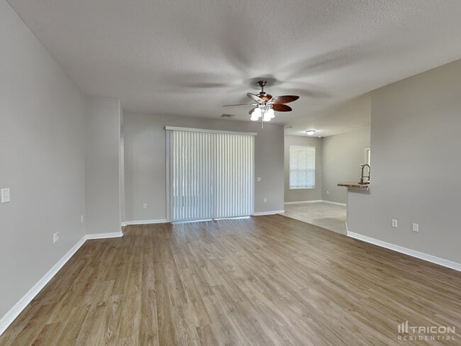 36831 Queen Bee Ln in Grand Island, FL - Building Photo - Building Photo