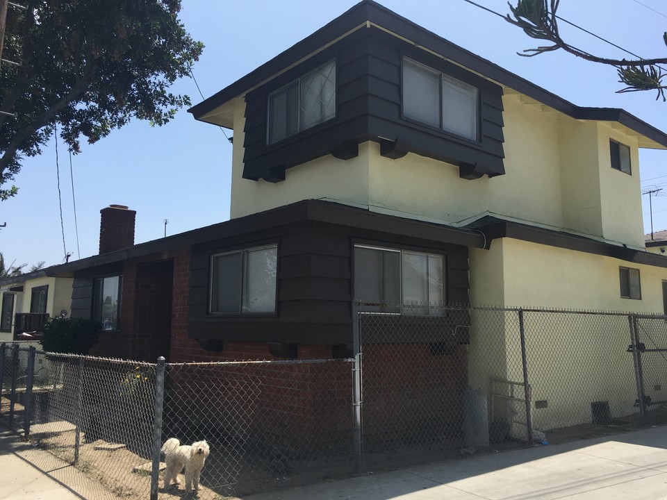 6121 Albany St in Huntington Park, CA - Building Photo