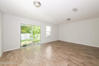 548 Eiseman Wy in Jacksonville, FL - Building Photo - Building Photo