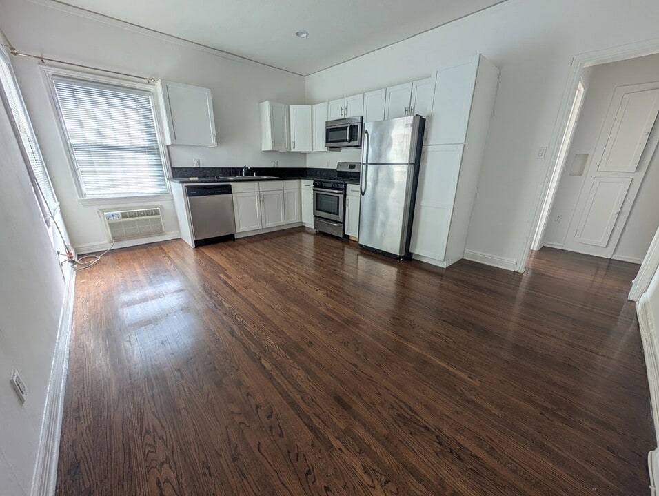 626 Cochran Ave in Los Angeles, CA - Building Photo