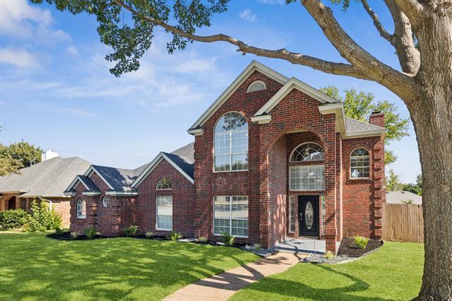 1501 Cat Mountain Trail in Keller, TX - Foto de edificio