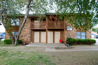 1429 Pryor Pl in Grand Prairie, TX - Building Photo - Building Photo