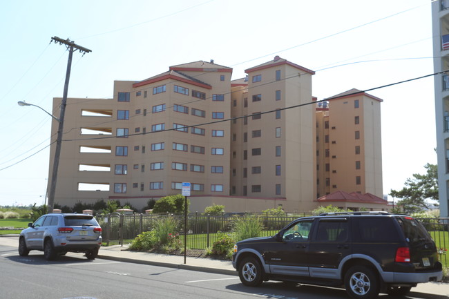 Sandcastle Condominiums in Long Branch, NJ - Foto de edificio - Building Photo