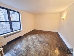 BROADWAY, Unit 1F in New York, NY - Building Photo - Building Photo