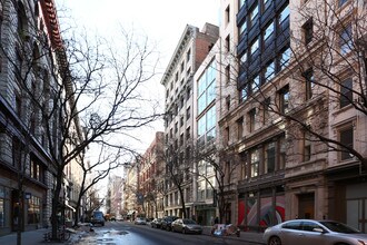 130-134 W 17th St in New York, NY - Foto de edificio - Building Photo