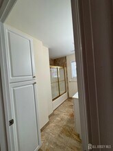 566 Cliff Rd in Sewaren, NJ - Building Photo - Building Photo