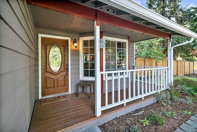 8330 Lake Forest Dr SE in Olympia, WA - Building Photo - Building Photo