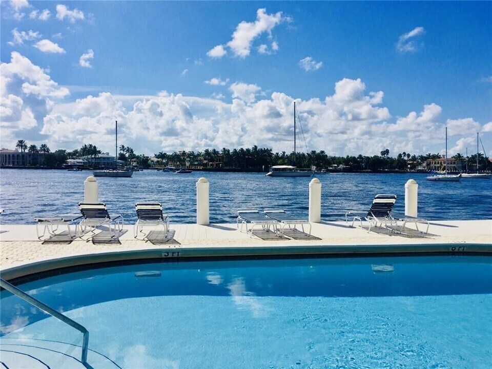 95 N Birch Rd, Unit 303 in Fort Lauderdale, FL - Foto de edificio