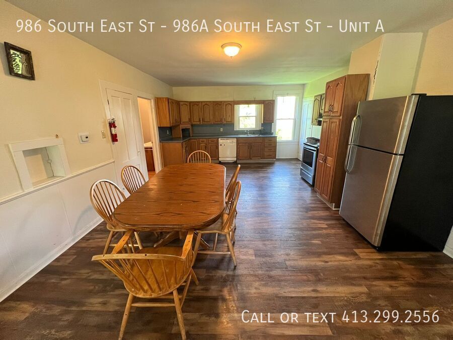 986 S East St in Amherst, MA - Building Photo