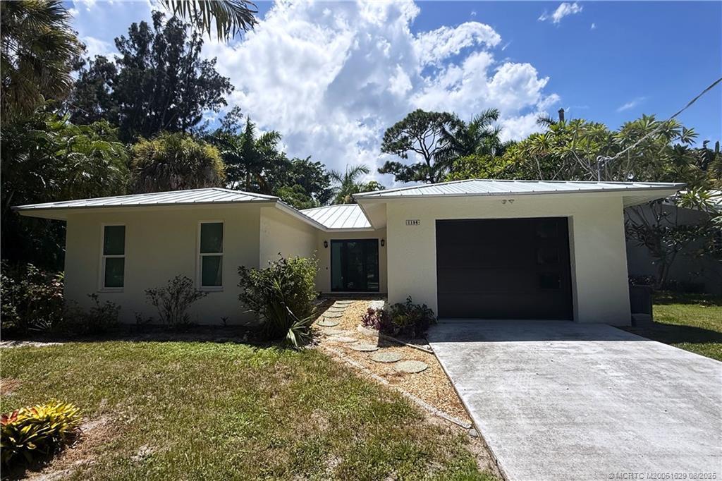 1196 SE St Lucie Blvd in Stuart, FL - Building Photo
