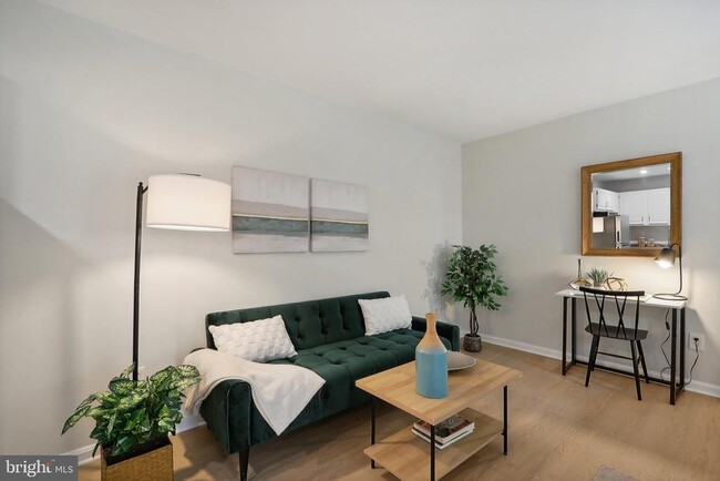 6638 Hillandale Rd in Bethesda, MD - Building Photo - Building Photo