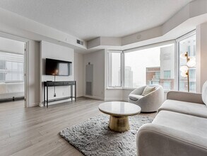 55 Avenue Rd in Toronto, ON - Building Photo - Building Photo