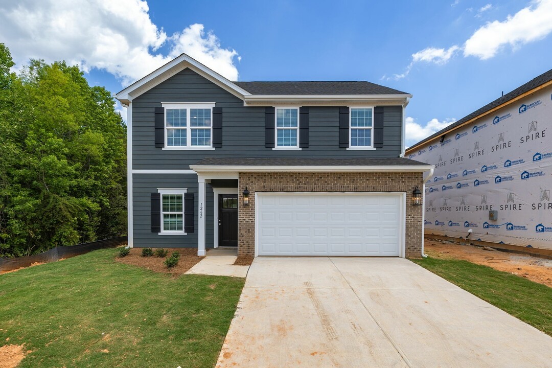 Spire at Smith Crossing in Kernersville, NC - Building Photo