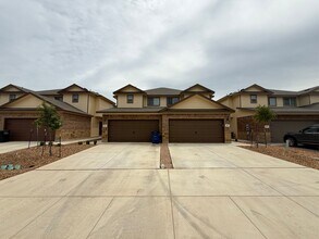 467 Emma Dr in New Braunfels, TX - Building Photo - Building Photo