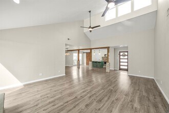 12111 Whittington Dr in Houston, TX - Building Photo - Building Photo