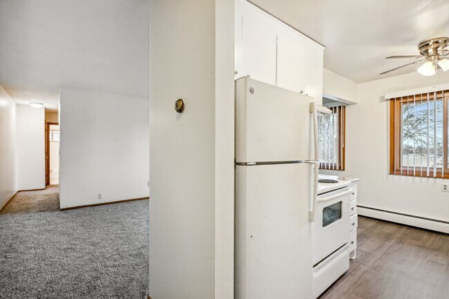 476 75th Ave NE in Fridley, MN - Building Photo - Building Photo