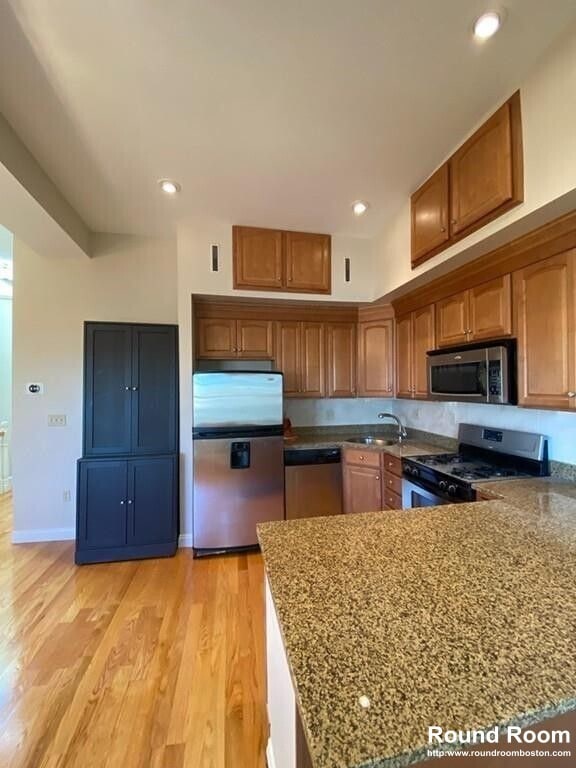 261 W 2nd St, Unit 3 in Boston, MA - Foto de edificio - Building Photo