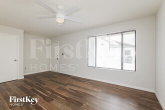 10843 N 45th Ave in Glendale, AZ - Foto de edificio - Building Photo