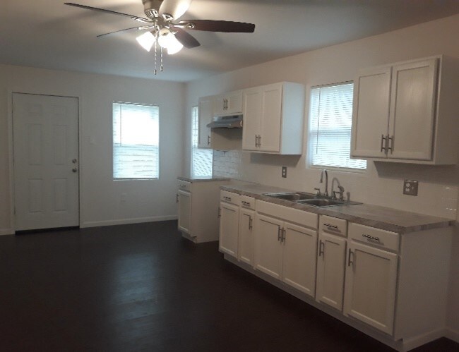 703 Carl C Foulcard Dr in Franklin, LA - Building Photo - Building Photo
