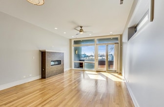 2424 W Chicago Ave, Unit 301 in Chicago, IL - Foto de edificio - Building Photo