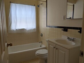14A Grove St, Unit 9 in Arlington, MA - Building Photo - Building Photo