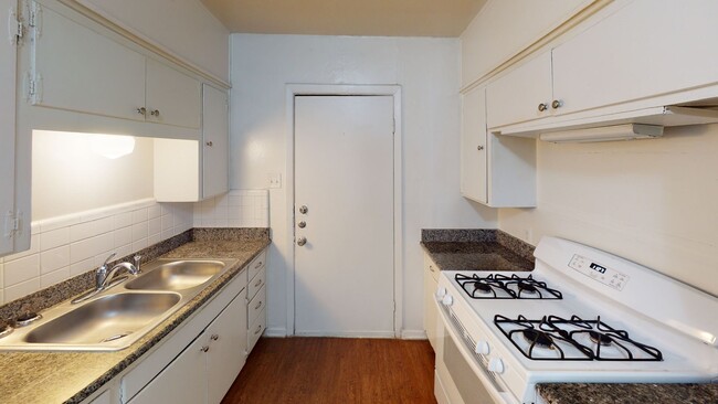 915 S Welch St in Denton, TX - Building Photo - Building Photo