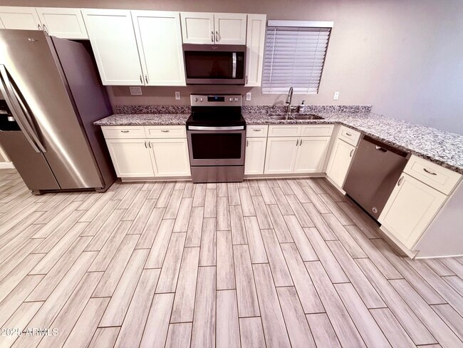 937 N Wedgewood Dr in Mesa, AZ - Building Photo - Building Photo