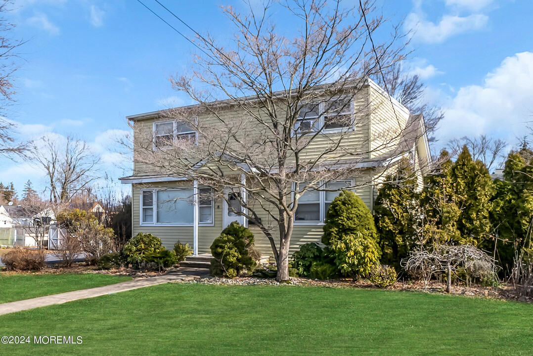 6 Elmwood Ave in West Long Branch, NJ - Foto de edificio
