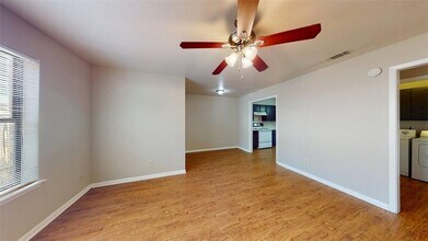 2807 Longmire Dr, Unit B in College Station, TX - Building Photo - Building Photo