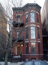 2052 N Cleveland Ave, Unit 1 in Chicago, IL - Building Photo - Building Photo
