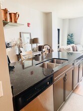 511 W Division St in Chicago, IL - Foto de edificio - Building Photo