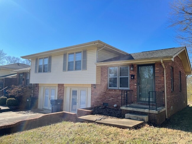 1133 4th St Dr NW in Hickory, NC - Building Photo - Building Photo