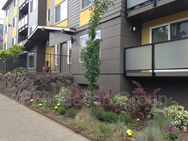 2405 NW 65th St in Seattle, WA - Building Photo - Building Photo