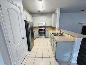 5728 Swords Dr in Fort Worth, TX - Building Photo - Building Photo