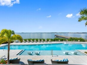 Bainbridge Bayview in Clearwater, FL - Building Photo - Building Photo