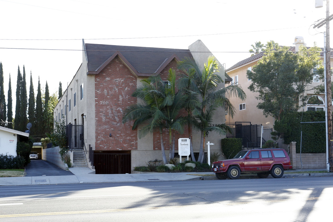 13552 Burbank Blvd in Sherman Oaks, CA - Building Photo